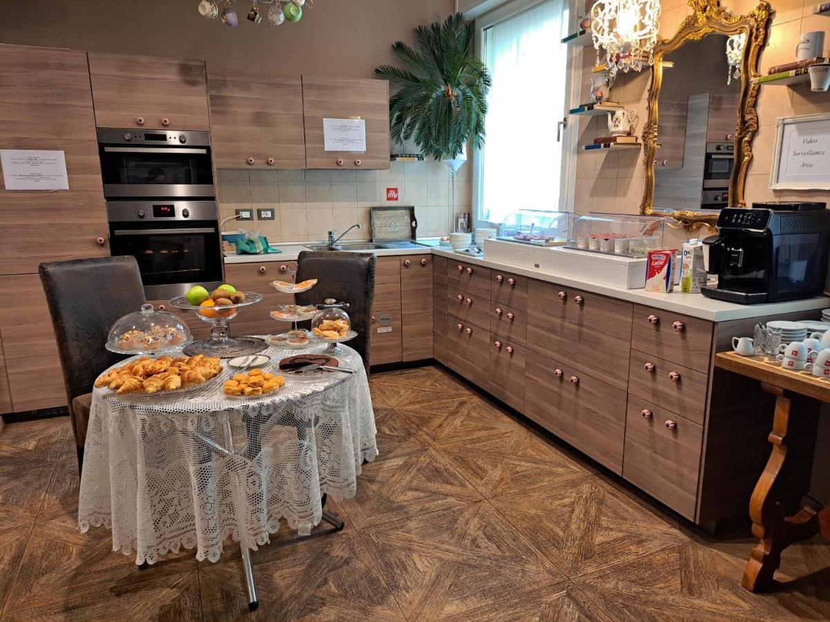 051 Room & Breakfast Bologna Exteriör bild